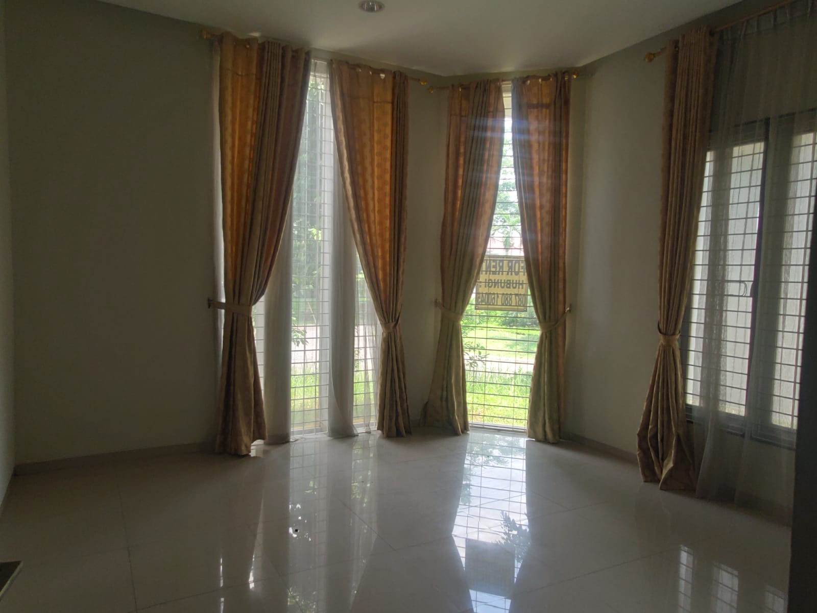 Disewakan Rumah di Taman Napoli Lippo Cikarang